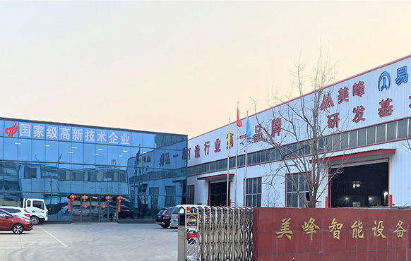 阿不來提·阿不都熱西提副主席，時任國家質(zhì)檢總局局長王勇、婁勤儉副部長與參賽選手合影留念