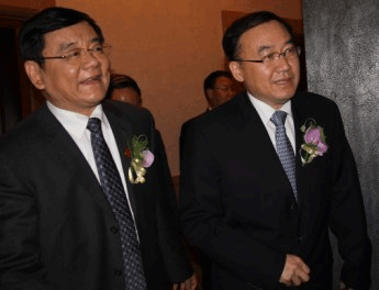 國(guó)家質(zhì)檢總局副局長(zhǎng)劉平均，河南省副省長(zhǎng)徐濟(jì)超進(jìn)入會(huì)場(chǎng)